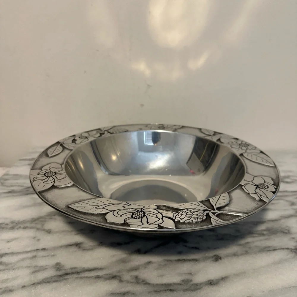 Wilton Armetale magnolia Silver Serving Bowl 12.5D